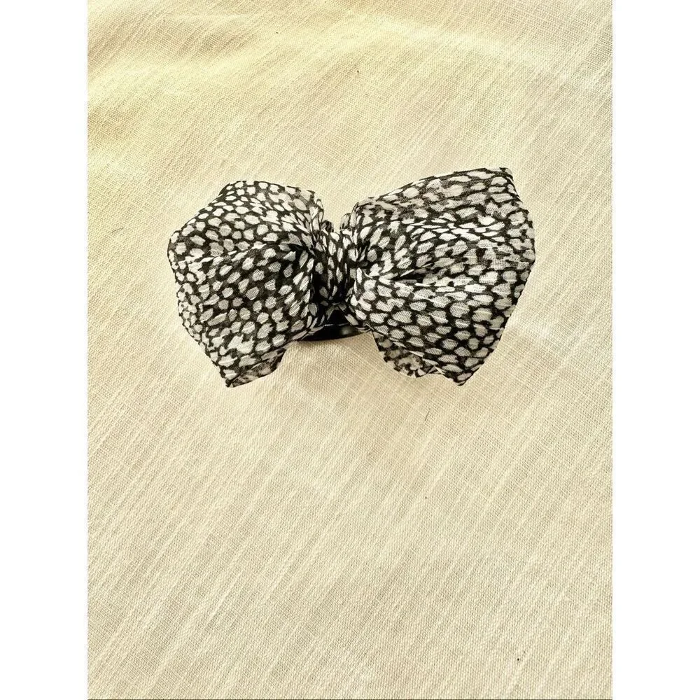 Black and white hair claw bow